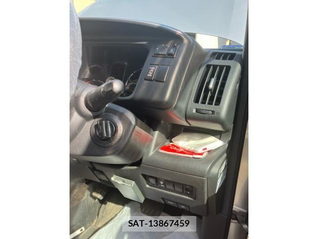 Nissan SERENA 2009-02 6673549-18