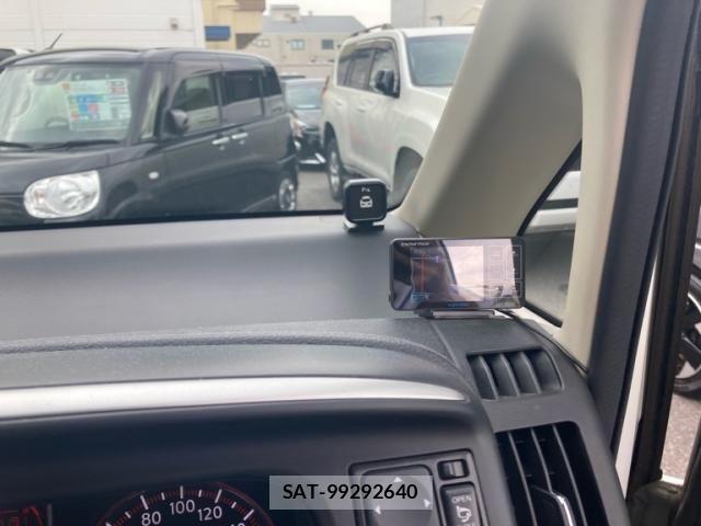 Nissan SERENA 2009-06 6673546-15