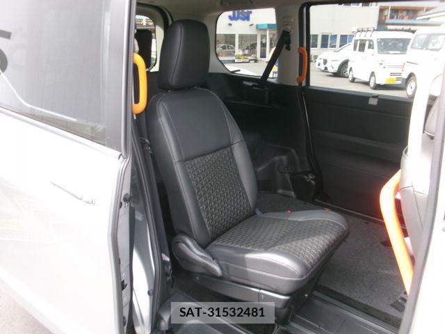 Nissan SERENA 2023-08 6677885-9