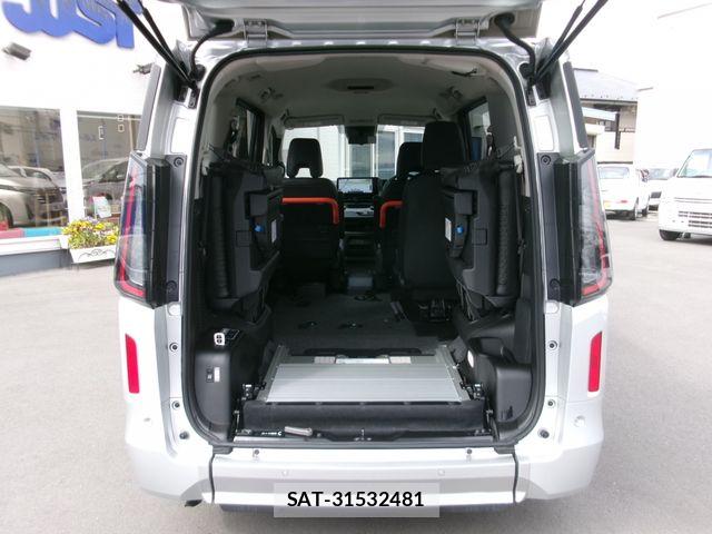 Nissan SERENA 2023-08 6677885-11