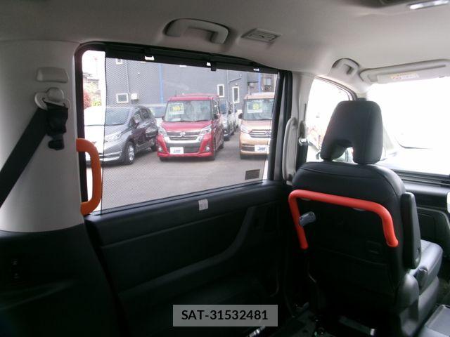 Nissan SERENA 2023-08 6677885-22