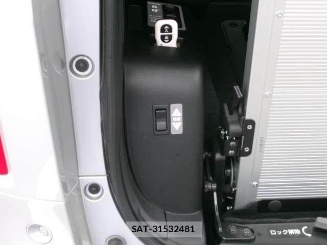 Nissan SERENA 2023-08 6677885-5