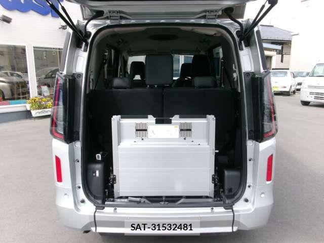 Nissan SERENA 2023-08 6677885-7