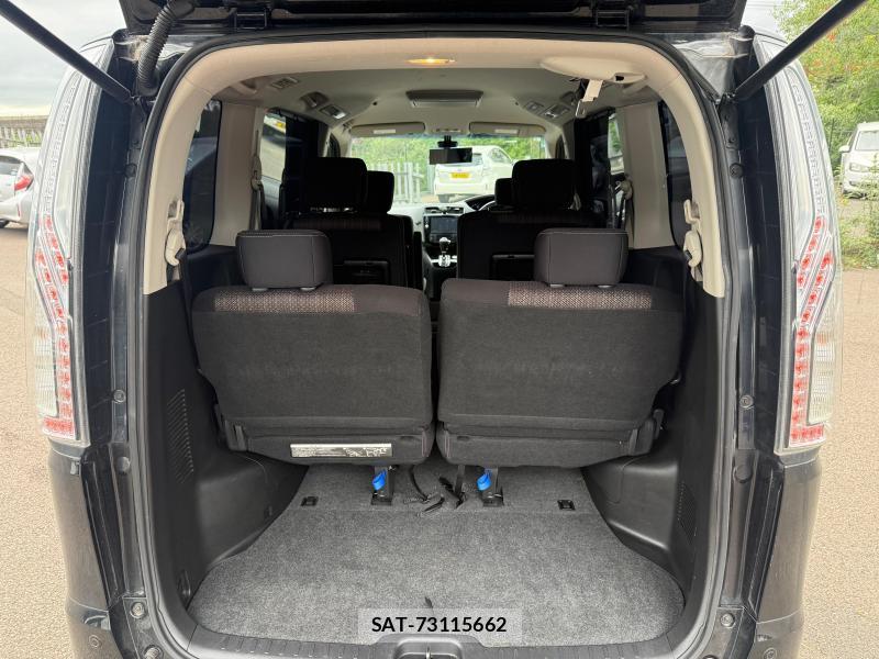 Nissan SERENA 2014-09 1218377-26