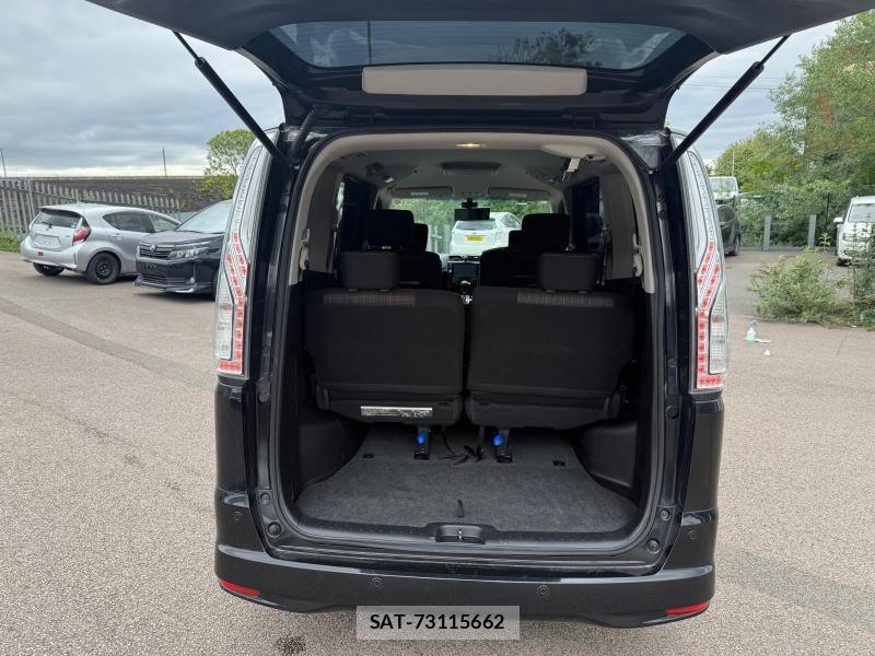 Nissan SERENA 2014-09 1218377-27