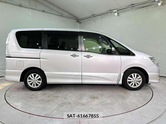 Nissan SERENA 2015-11 6717237-3