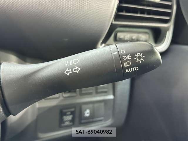 Nissan SERENA 2016-10 6817149-11