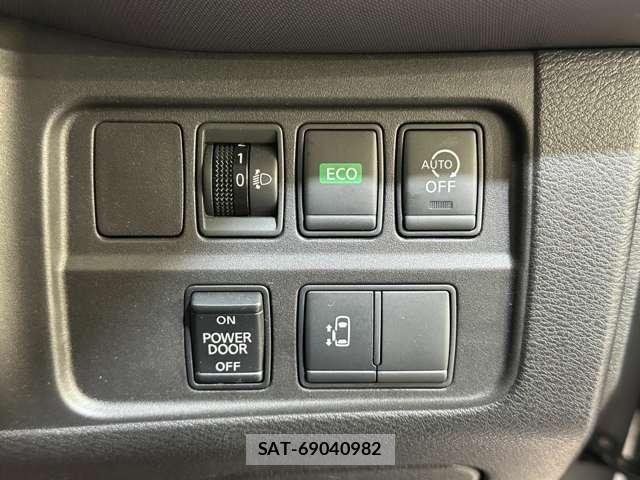 Nissan SERENA 2016-10 6817149-13