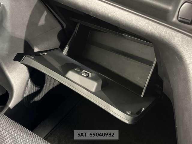 Nissan SERENA 2016-10 6817149-25