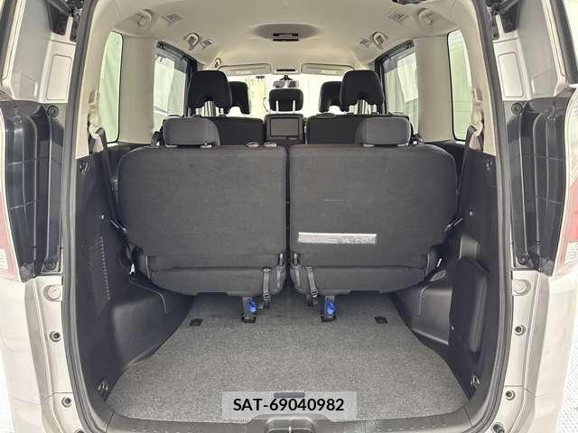 Nissan SERENA 2016-10 6817149-27