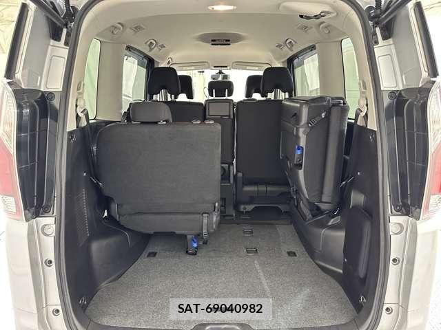 Nissan SERENA 2016-10 6817149-28