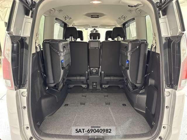 Nissan SERENA 2016-10 6817149-29