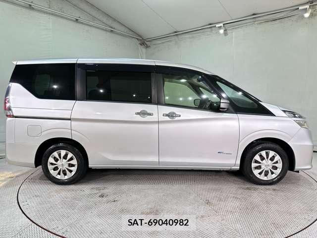 Nissan SERENA 2016-10 6817149-3