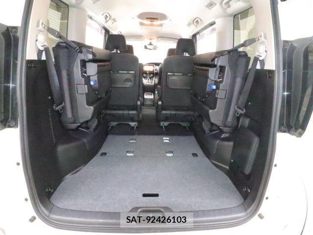 Nissan SERENA 2018-06 6817135-13