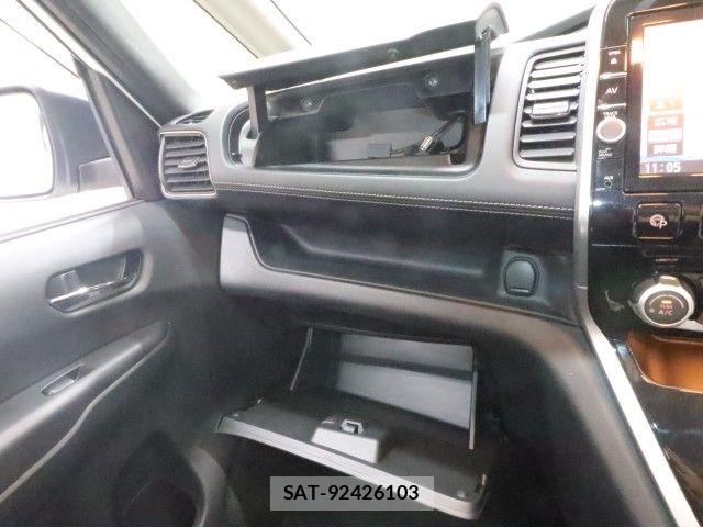 Nissan SERENA 2018-06 6817135-27