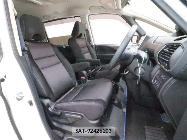 Nissan SERENA 2018-06 6817135-3