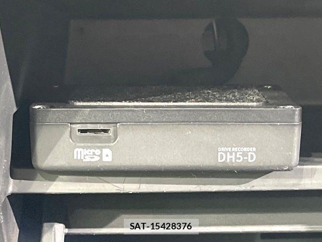Nissan SERENA 2022-09 6817117-19