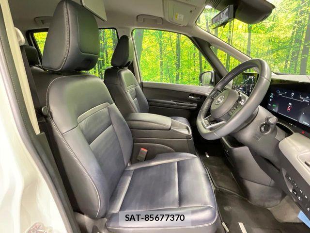 Nissan SERENA 2023-10 6817095-7