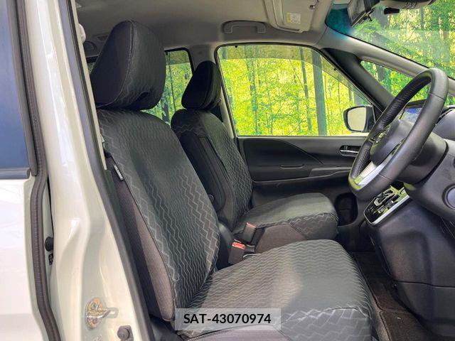 Nissan SERENA 2022-11 6817108-8