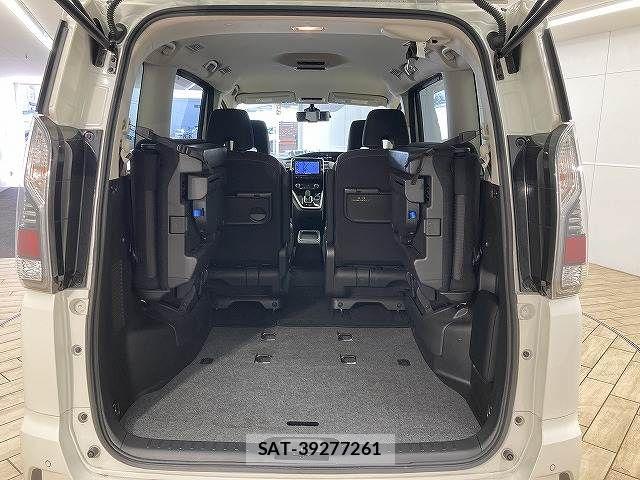 Nissan SERENA 2018-07 6817136-12