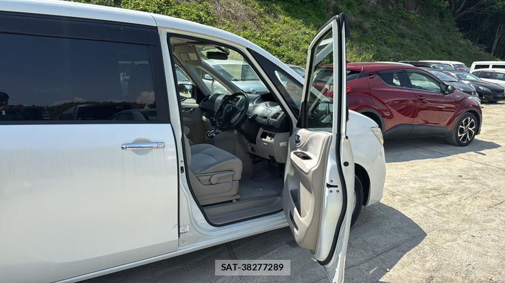 Nissan SERENA 2012-08 6681861-11