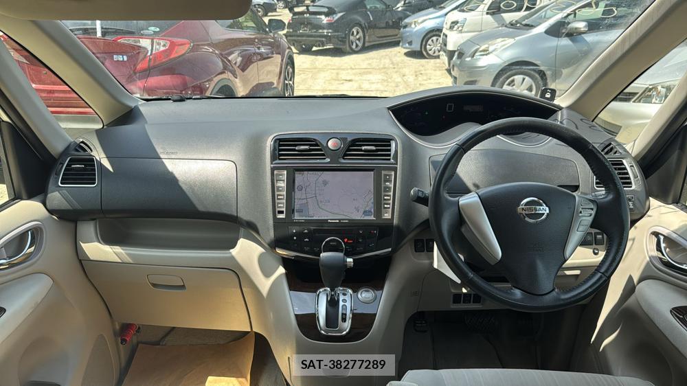 Nissan SERENA 2012-08 6681861-12