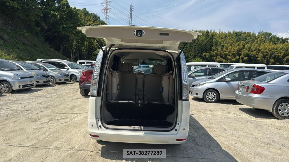 Nissan SERENA 2012-08 6681861-19