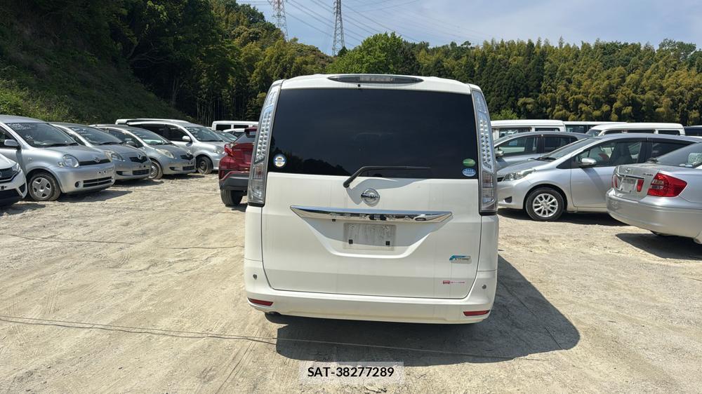 Nissan SERENA 2012-08 6681861-3