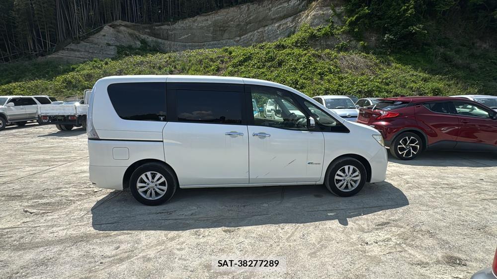 Nissan SERENA 2012-08 6681861-5