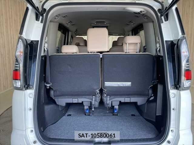 Nissan SERENA 2018-03 6912409-12
