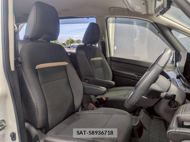 Nissan SERENA 2023-06 6912369-18