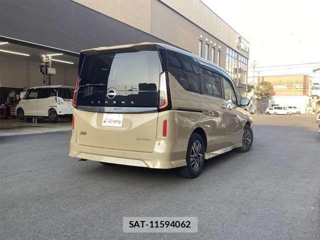 Nissan SERENA 2023-10 6912356-4