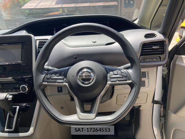Nissan SERENA 2017-12 6912421-13