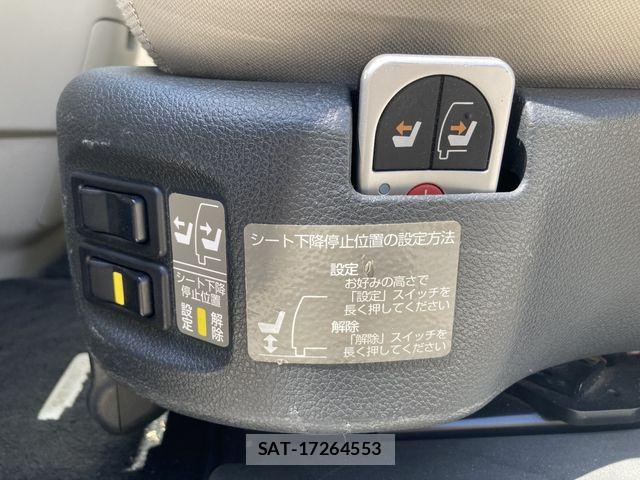 Nissan SERENA 2017-12 6912421-22