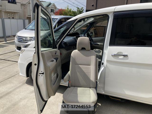 Nissan SERENA 2017-12 6912421-26