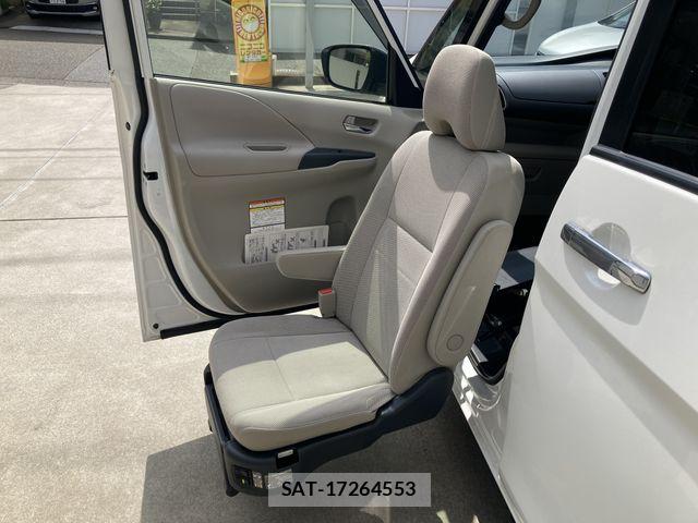 Nissan SERENA 2017-12 6912421-27