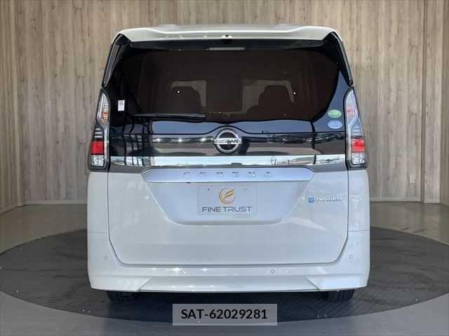Nissan SERENA 2019-04 6912419-18