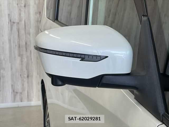 Nissan SERENA 2019-04 6912419-25
