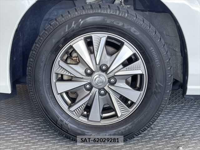 Nissan SERENA 2019-04 6912419-28