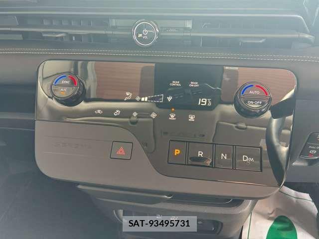 Nissan SERENA 2023-03 6912382-17