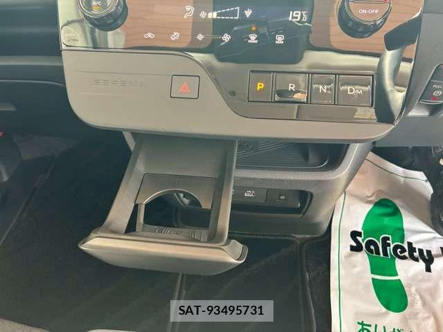 Nissan SERENA 2023-03 6912382-18
