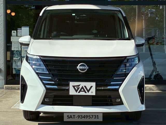 Nissan SERENA 2023-03 6912382-5