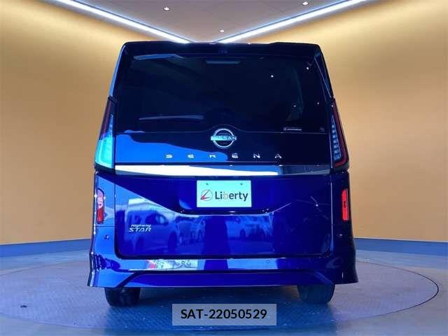 Nissan SERENA 2023-04 6912379-11