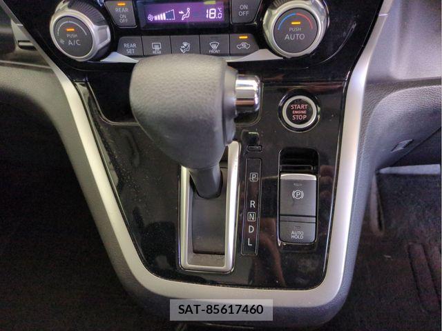 Nissan SERENA 2017-02 6912418-12