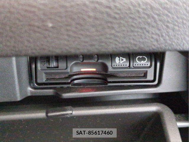 Nissan SERENA 2017-02 6912418-15