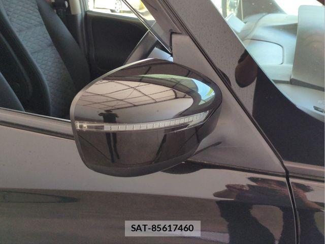 Nissan SERENA 2017-02 6912418-23