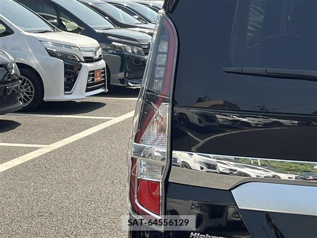 Nissan SERENA 2021-03 6912404-28