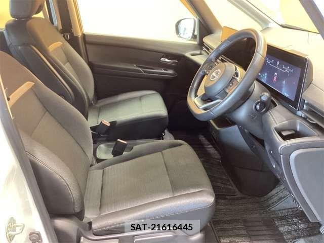 Nissan SERENA 2023-11 6912353-18