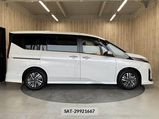 Nissan SERENA 2023-05 6912371-18