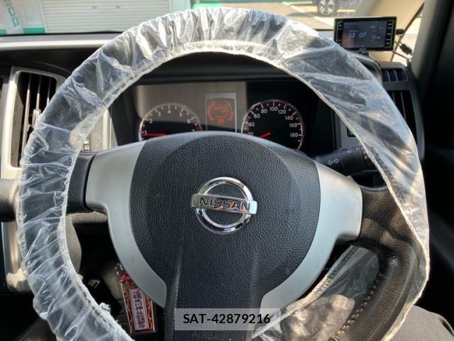 Nissan SERENA 2010-05 6912445-17
